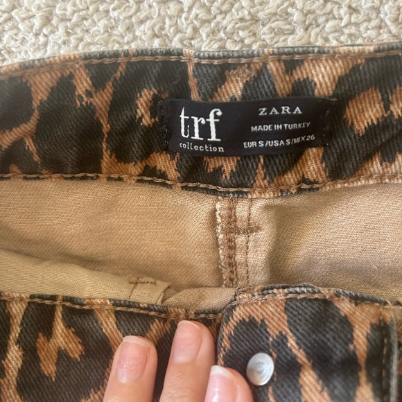 Zara Leopard mini skirt - Picture 3 of 3